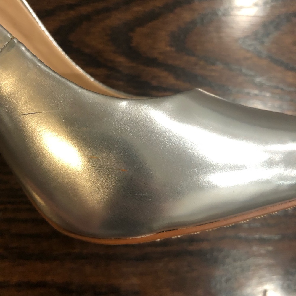 Vince Camuto VC-Kain Metallic Silver Heels Size 6 - Picture 5 of 6